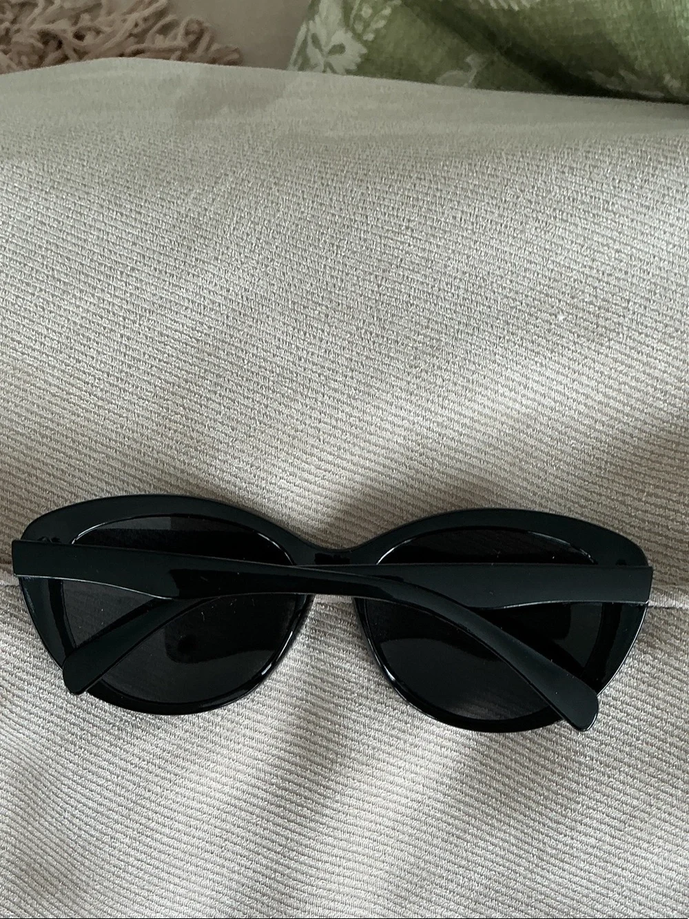 N/A sleek black
